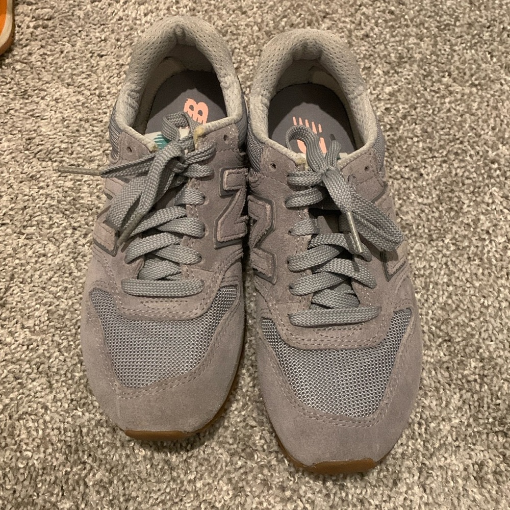 New Balance 696